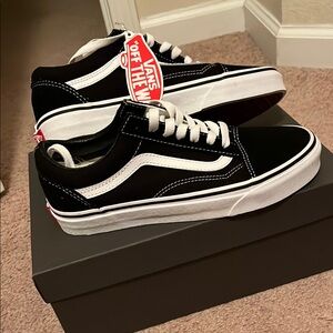 Vans Old Skool Sneakers NWOB women’s size 7